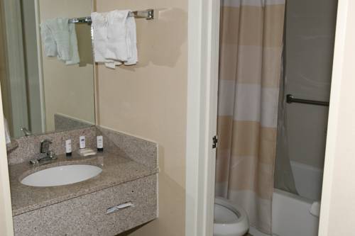 Imagen de la habitación del Hotel Baymont By Wyndham Kalamazoo East. Foto 11
