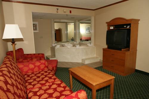 Imagen de la habitación del Hotel Baymont By Wyndham Kalamazoo East. Foto 12