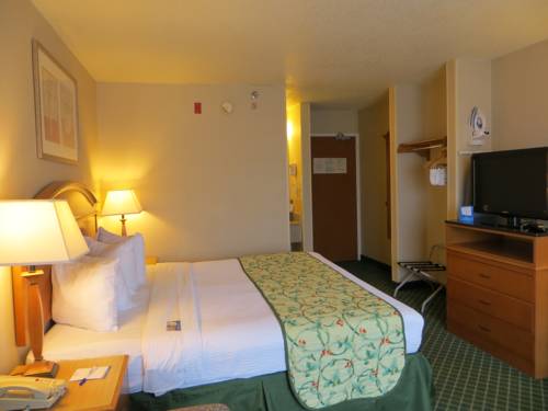 Imagen de la habitación del Hotel Baymont By Wyndham Kalamazoo East. Foto 14