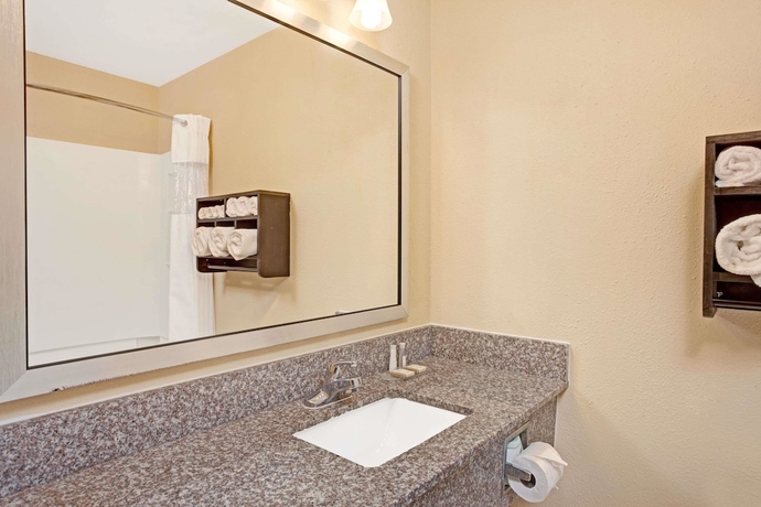 Imagen de la habitación del Hotel Baymont By Wyndham Kennesaw. Foto 11