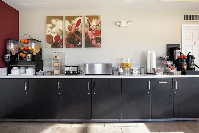 Imagen del bar/restaurante del Hotel Baymont By Wyndham Kingman. Foto 5