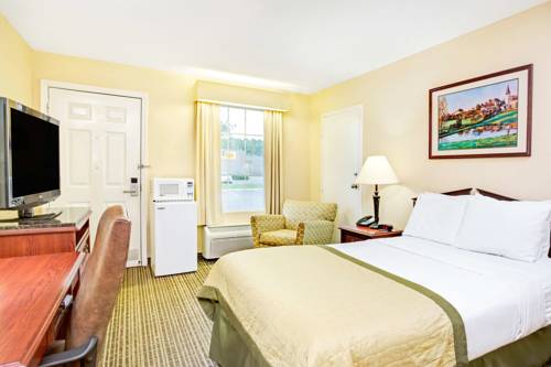 Imagen de la habitación del Hotel Baymont By Wyndham Kingsland. Foto 5