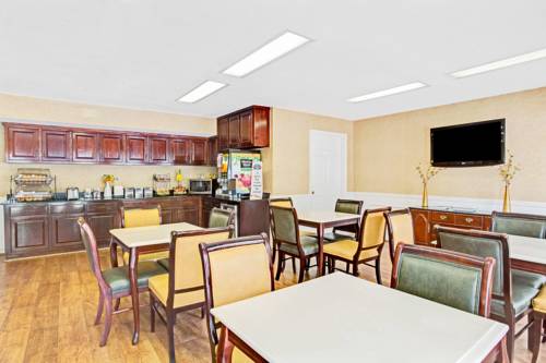 Imagen de la habitación del Hotel Baymont By Wyndham Kingsland. Foto 13