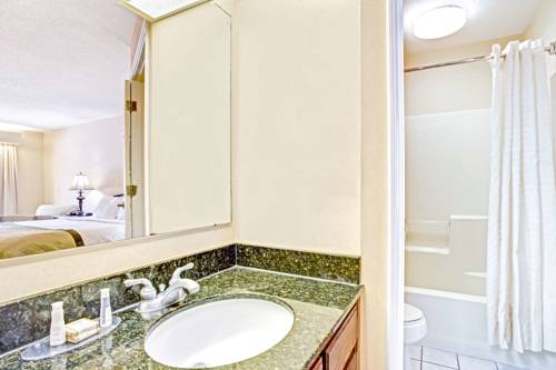 Imagen de la habitación del Hotel Baymont By Wyndham Kingsland. Foto 14