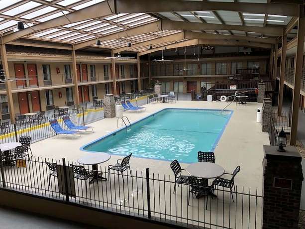 Imagen de la piscina del Hotel Baymont By Wyndham Knoxville I-75. Foto 18