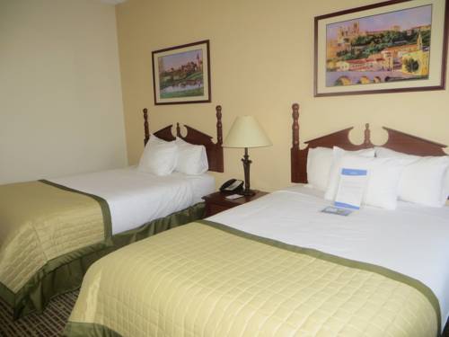 Imagen de la habitación del Hotel Baymont By Wyndham Knoxville/cedar Bluff. Foto 10