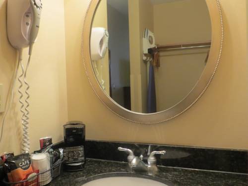 Imagen de la habitación del Hotel Baymont By Wyndham Knoxville/cedar Bluff. Foto 12