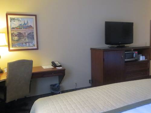 Imagen de la habitación del Hotel Baymont By Wyndham Knoxville/cedar Bluff. Foto 14