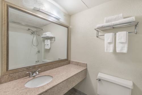 Imagen de la habitación del Hotel Baymont By Wyndham Kokomo. Foto 7