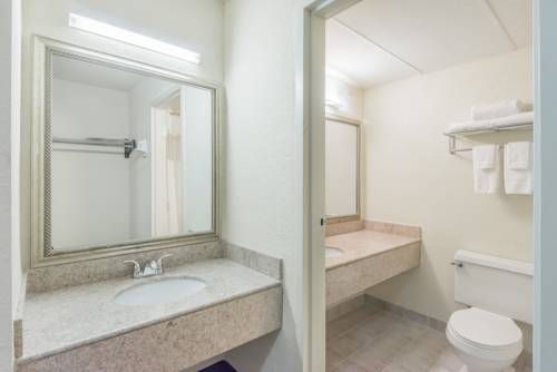 Imagen de la habitación del Hotel Baymont By Wyndham Kokomo. Foto 8