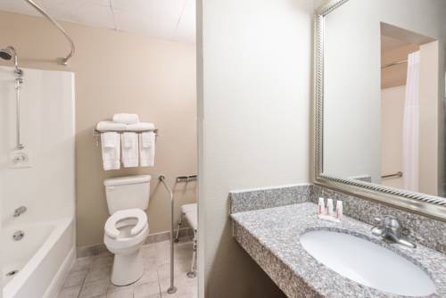 Imagen de la habitación del Hotel Baymont By Wyndham Kokomo. Foto 10