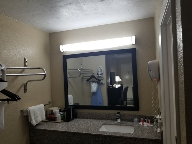 Imagen de la habitación del Hotel Baymont By Wyndham Lake City. Foto 11