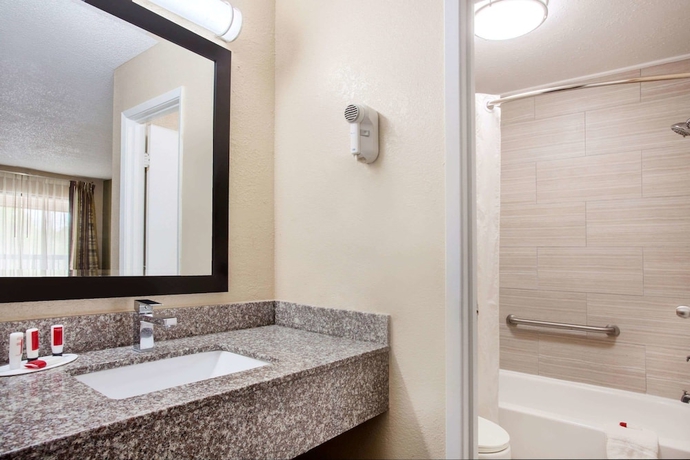 Imagen de la habitación del Hotel Baymont By Wyndham Lake City. Foto 15