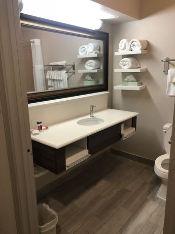 Imagen de la habitación del Hotel Baymont By Wyndham Laurel. Foto 10