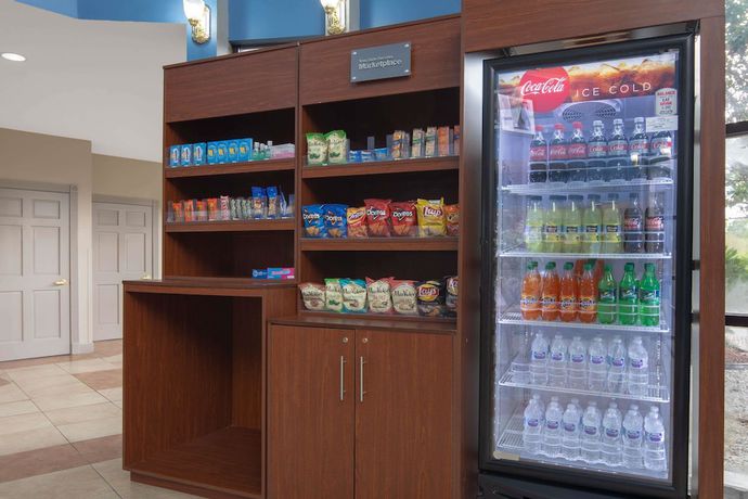 Imagen de los interiores del Hotel Baymont By Wyndham Laurel. Foto 14