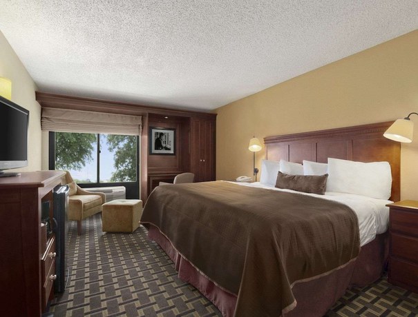 Imagen de la habitación del Hotel Baymont By Wyndham Lewisville. Foto 8