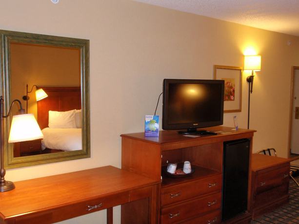 Imagen de la habitación del Hotel Baymont By Wyndham Lewisville. Foto 18