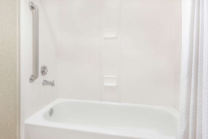 Imagen de la habitación del Hotel Baymont By Wyndham Lithia Springs Atlanta. Foto 6