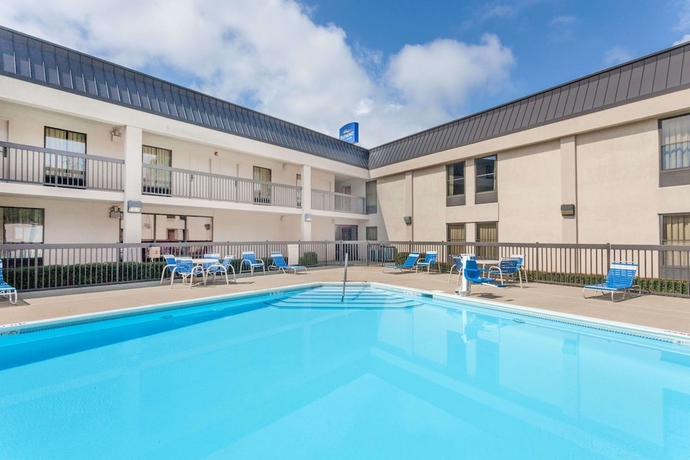 Imagen de la piscina del Hotel Baymont By Wyndham London Ky. Foto 19