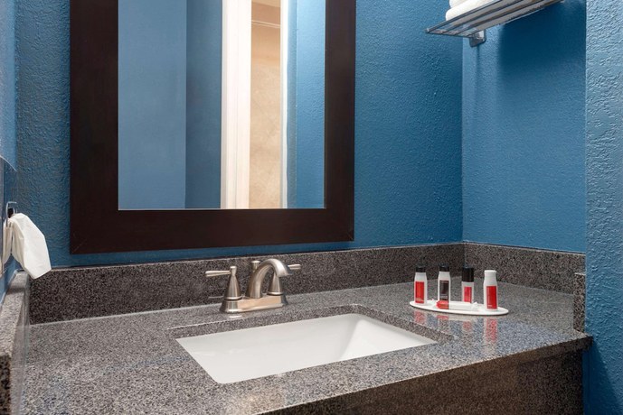 Imagen de la habitación del Hotel Baymont By Wyndham Louisville Airport South. Foto 5