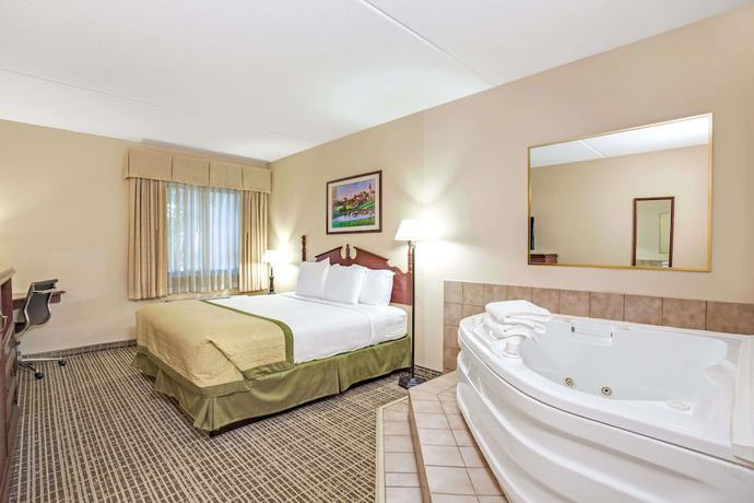 Imagen de la habitación del Hotel Baymont By Wyndham Louisville Airport South. Foto 6