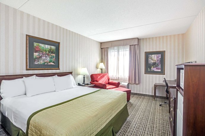 Imagen de la habitación del Hotel Baymont By Wyndham Louisville Airport South. Foto 7