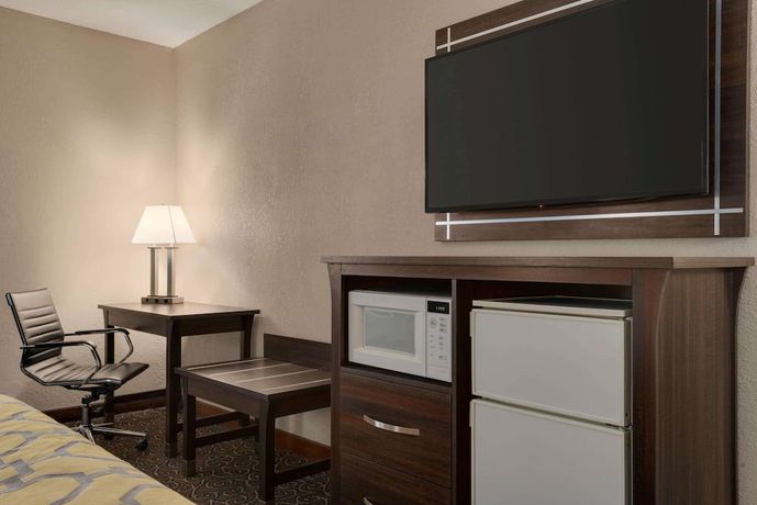 Imagen de la habitación del Hotel Baymont By Wyndham Louisville Airport South. Foto 10