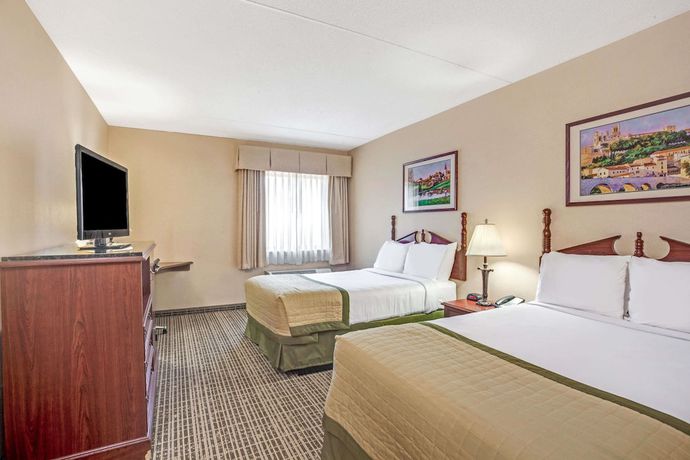 Imagen de la habitación del Hotel Baymont By Wyndham Louisville Airport South. Foto 11