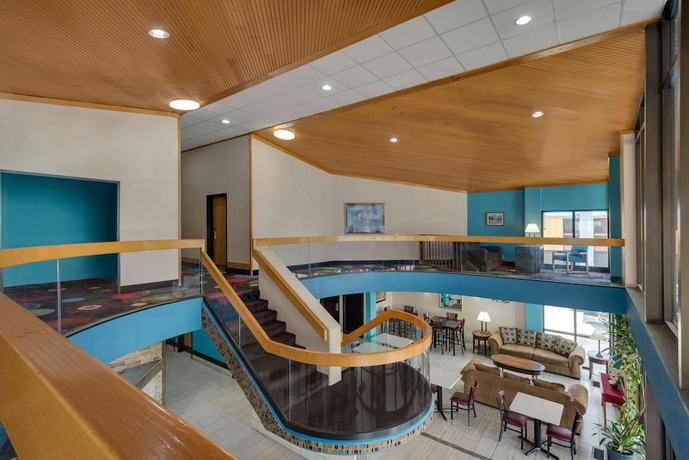 Imagen de los interiores del Hotel Baymont By Wyndham Louisville Airport South. Foto 19