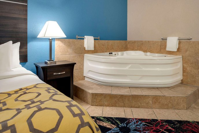 Imagen de la habitación del Hotel Baymont By Wyndham Louisville Airport South. Foto 15