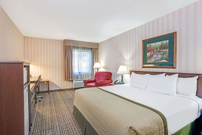 Imagen de la habitación del Hotel Baymont By Wyndham Louisville Airport South. Foto 16