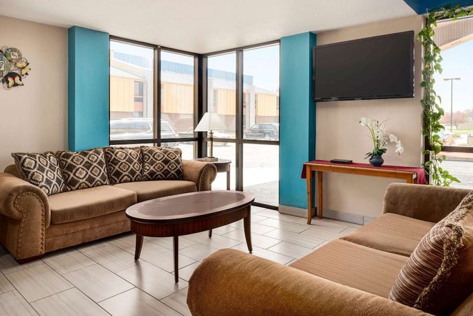 Imagen de los interiores del Hotel Baymont By Wyndham Louisville Airport South. Foto 20