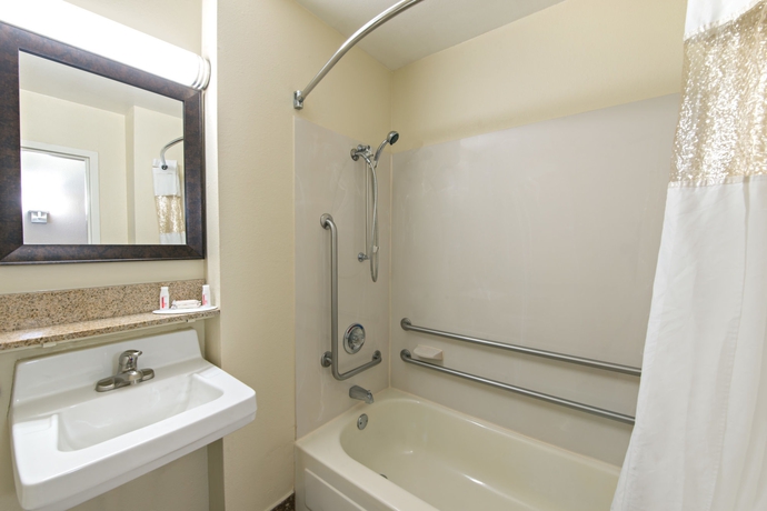 Imagen de la habitación del Hotel Baymont By Wyndham Louisville East. Foto 3