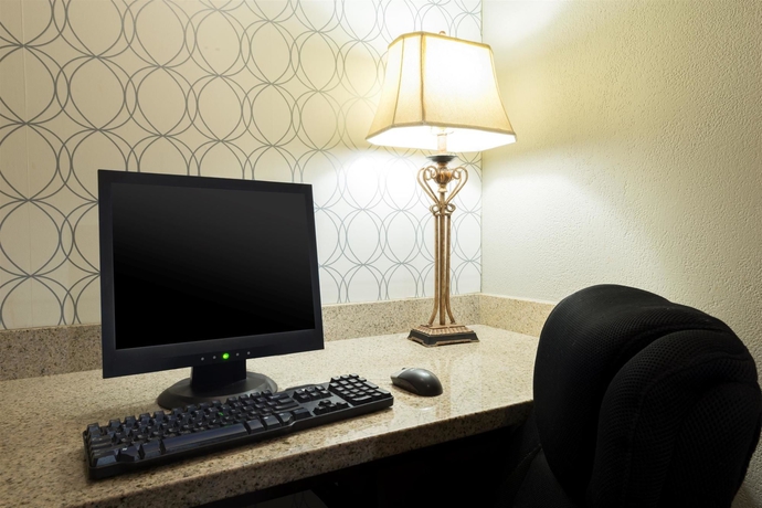 Imagen de los interiores del Hotel Baymont By Wyndham Louisville East. Foto 13