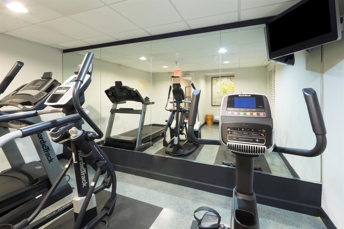 Imagen de los interiores del Hotel Baymont By Wyndham Louisville East. Foto 14