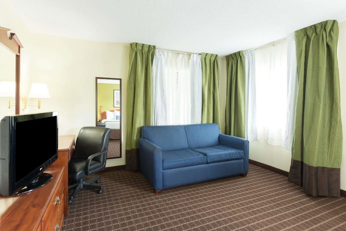 Imagen de la habitación del Hotel Baymont By Wyndham Louisville South I 65. Foto 8