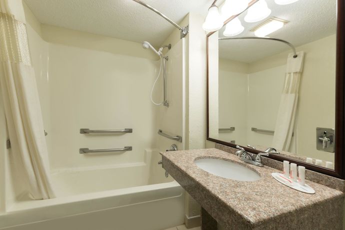 Imagen de la habitación del Hotel Baymont By Wyndham Louisville South I 65. Foto 13