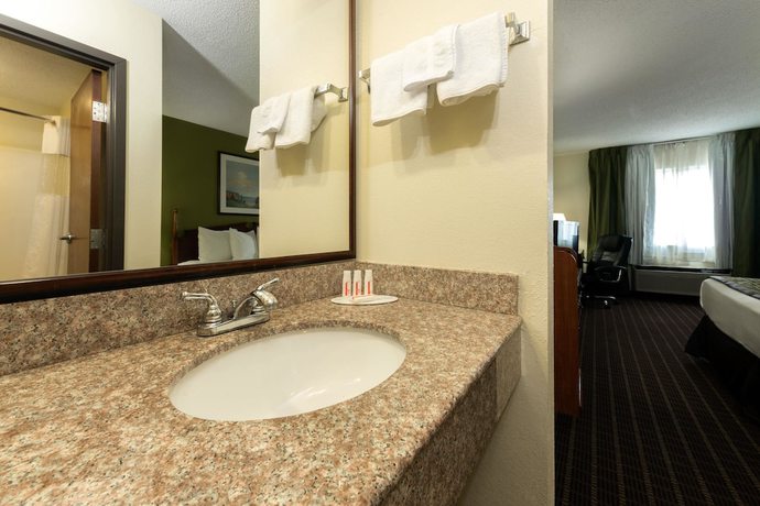 Imagen de la habitación del Hotel Baymont By Wyndham Louisville South I 65. Foto 14