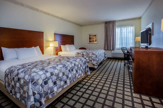 Imagen de la habitación del Hotel Baymont By Wyndham Mackinaw City. Foto 5