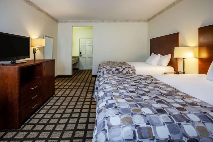 Imagen de la habitación del Hotel Baymont By Wyndham Mackinaw City. Foto 6