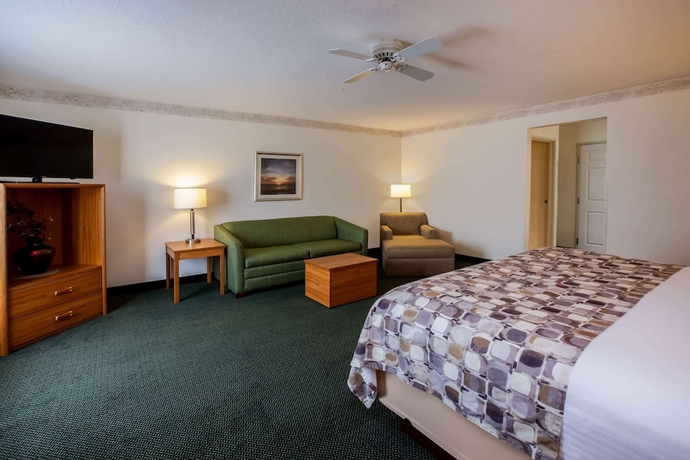 Imagen de la habitación del Hotel Baymont By Wyndham Mackinaw City. Foto 15