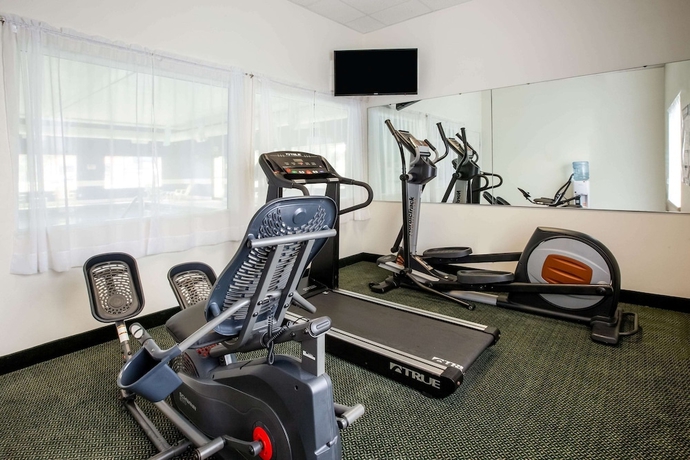 Imagen de los interiores del Hotel Baymont By Wyndham Mackinaw City. Foto 18