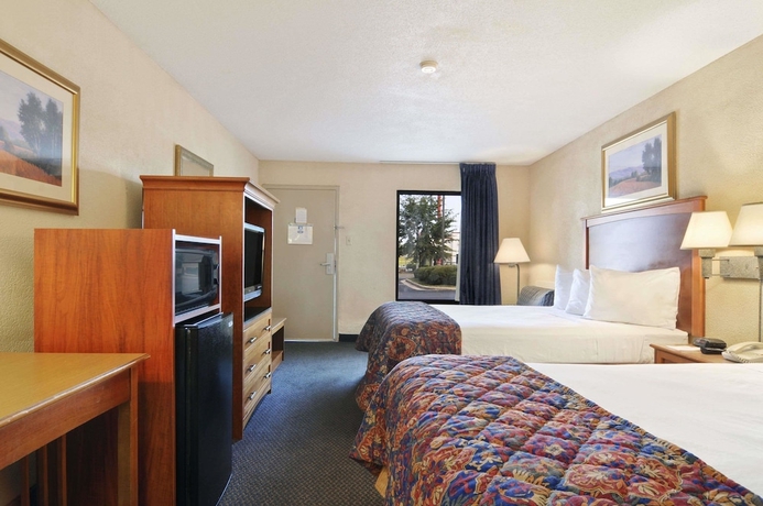 Imagen de la habitación del Hotel Baymont By Wyndham Macon I-75. Foto 6