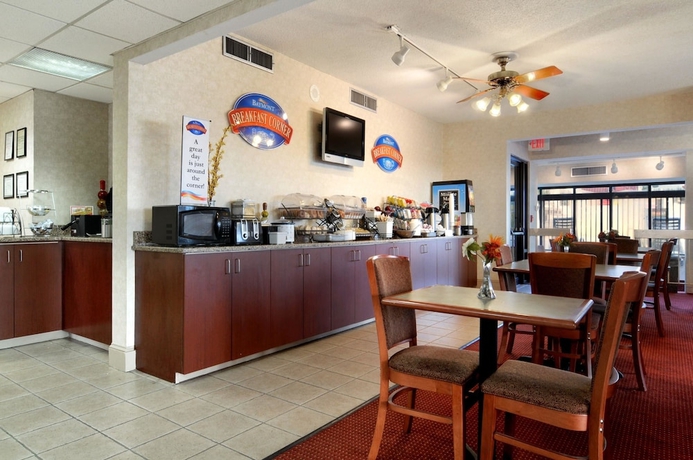 Imagen del bar/restaurante del Hotel Baymont By Wyndham Macon I-75. Foto 2