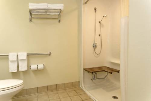 Imagen de la habitación del Hotel Baymont By Wyndham Mason. Foto 10