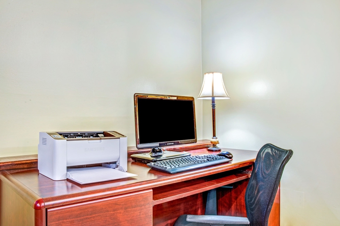 Imagen de los interiores del Hotel Baymont By Wyndham Mcdonough. Foto 13