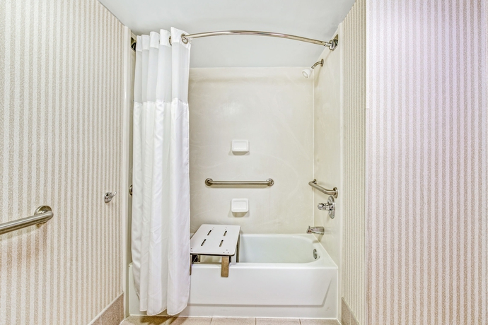 Imagen de la habitación del Hotel Baymont By Wyndham Mcdonough. Foto 5