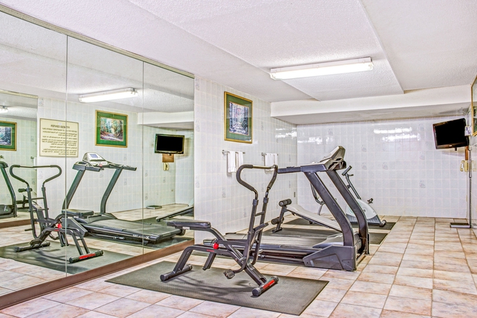 Imagen de los interiores del Hotel Baymont By Wyndham Mcdonough. Foto 15