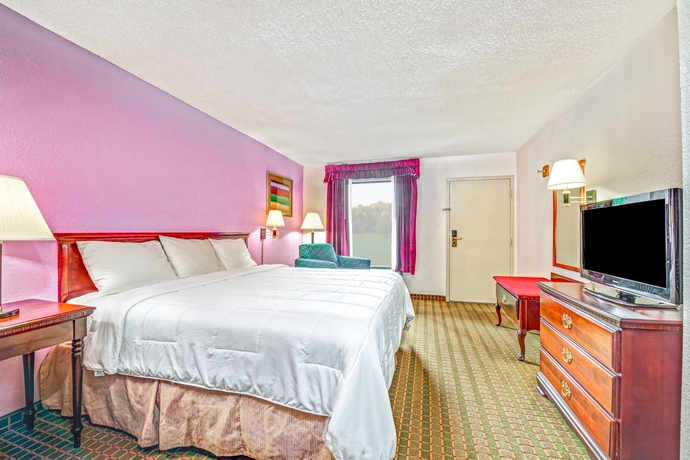 Imagen de la habitación del Hotel Baymont By Wyndham Mcdonough. Foto 9