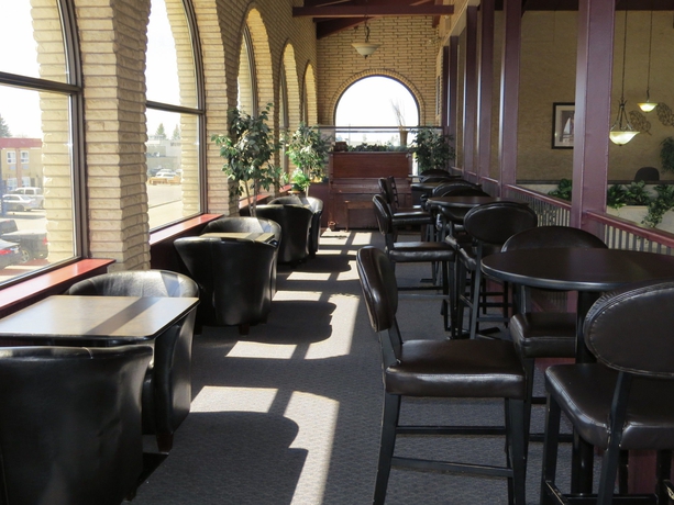 Imagen del bar/restaurante del Hotel Baymont By Wyndham Medicine Hat. Foto 2
